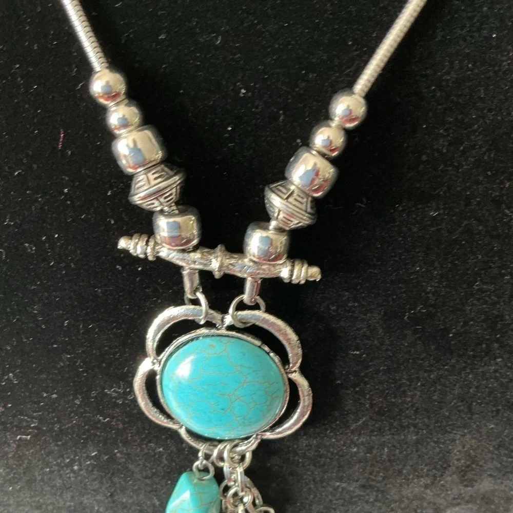 Turquois Color Silver Tone Necklace elegant silver